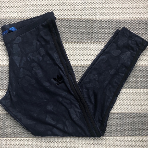 Adidas Navy Camo Leggings! 💙 - Picture 1 of 6